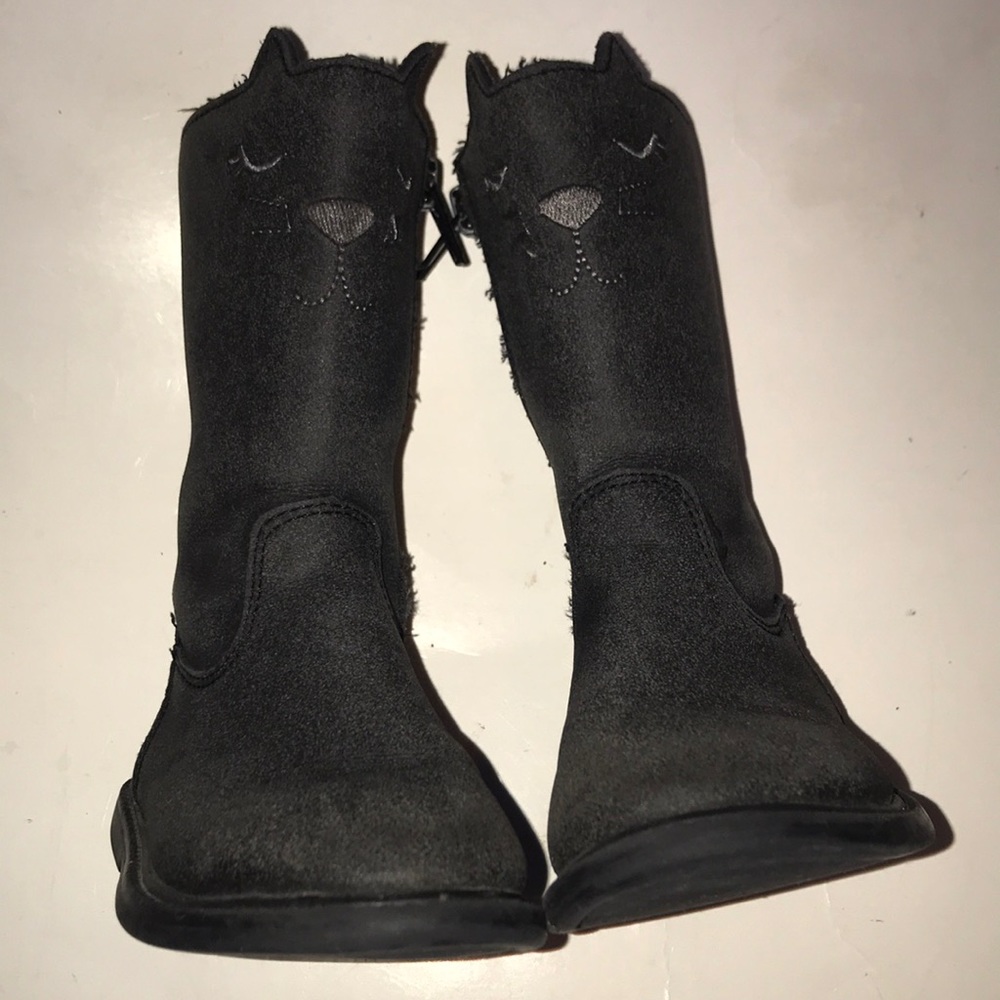 Carter’s girls size US 6 kitty cat zip up boots